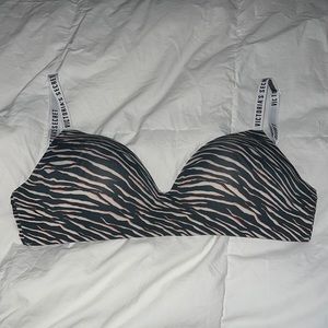 VS lightly lined tshirt wireless bra animal print 36DD